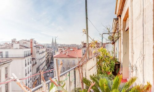 Deux pièces dernier étage vue dégagée Deux pièces dernier étage vue dégagée