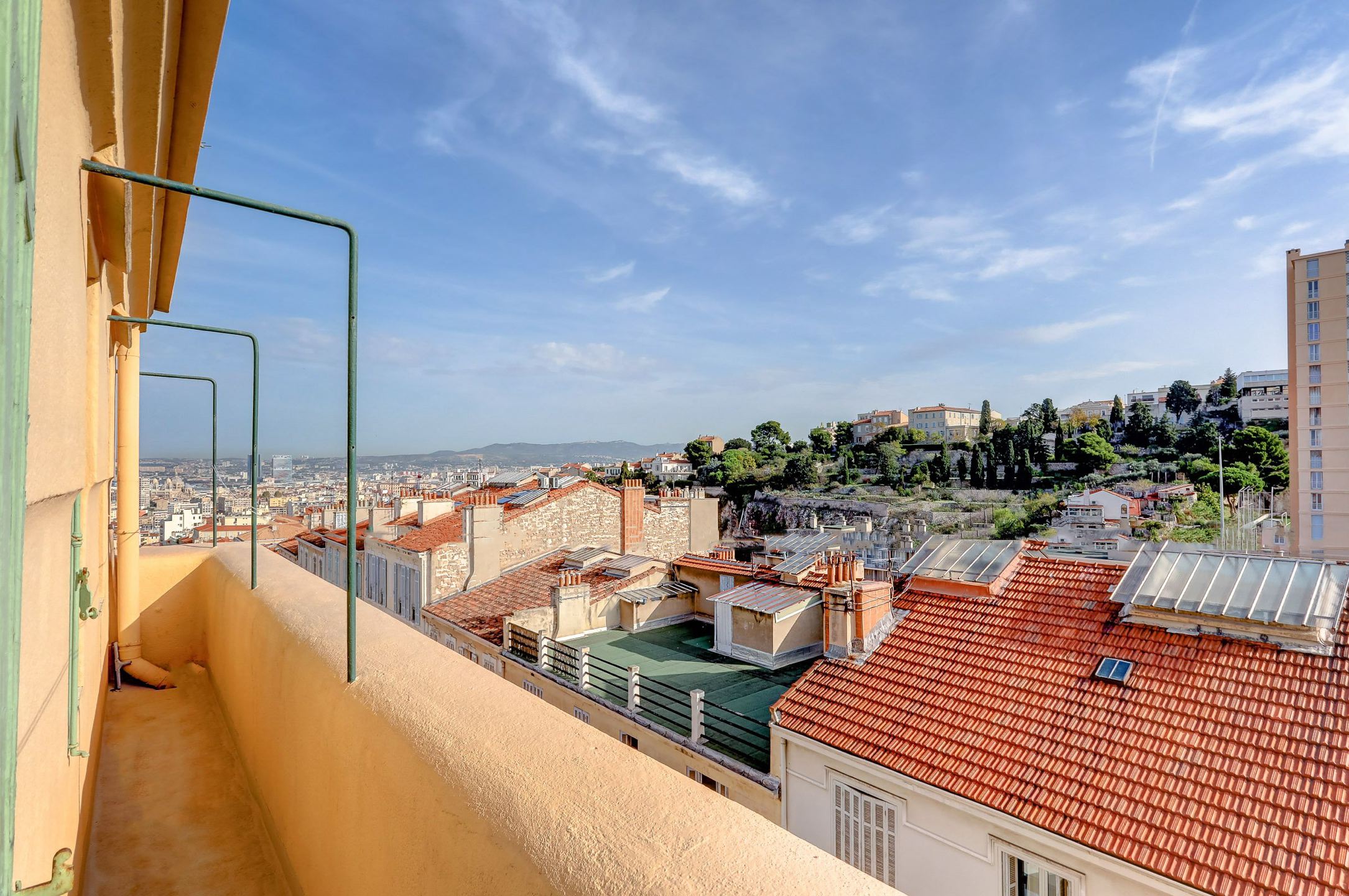 facade_marseille_endoume_13007_vueimprenable_notredame_labonnemere